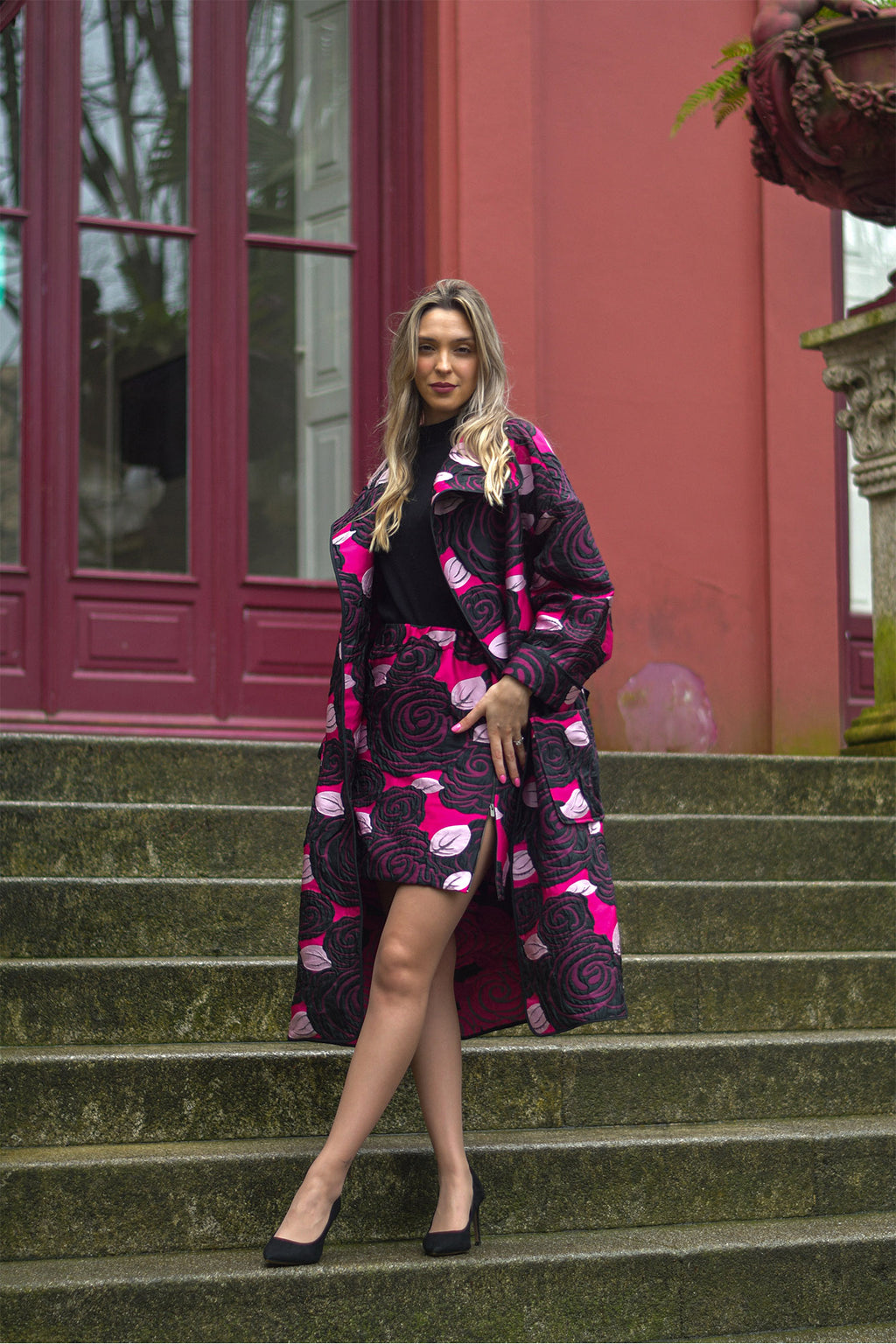 Casaco Comprido Jacquard Rosas Peça Única