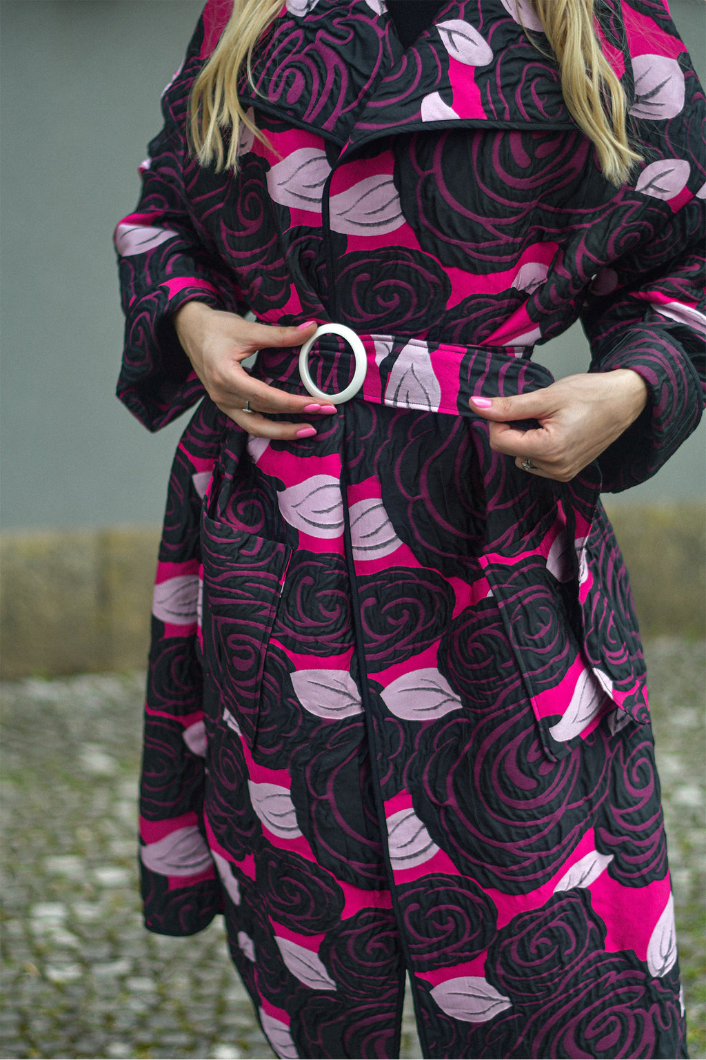 Casaco Comprido Jacquard Rosas Peça Única