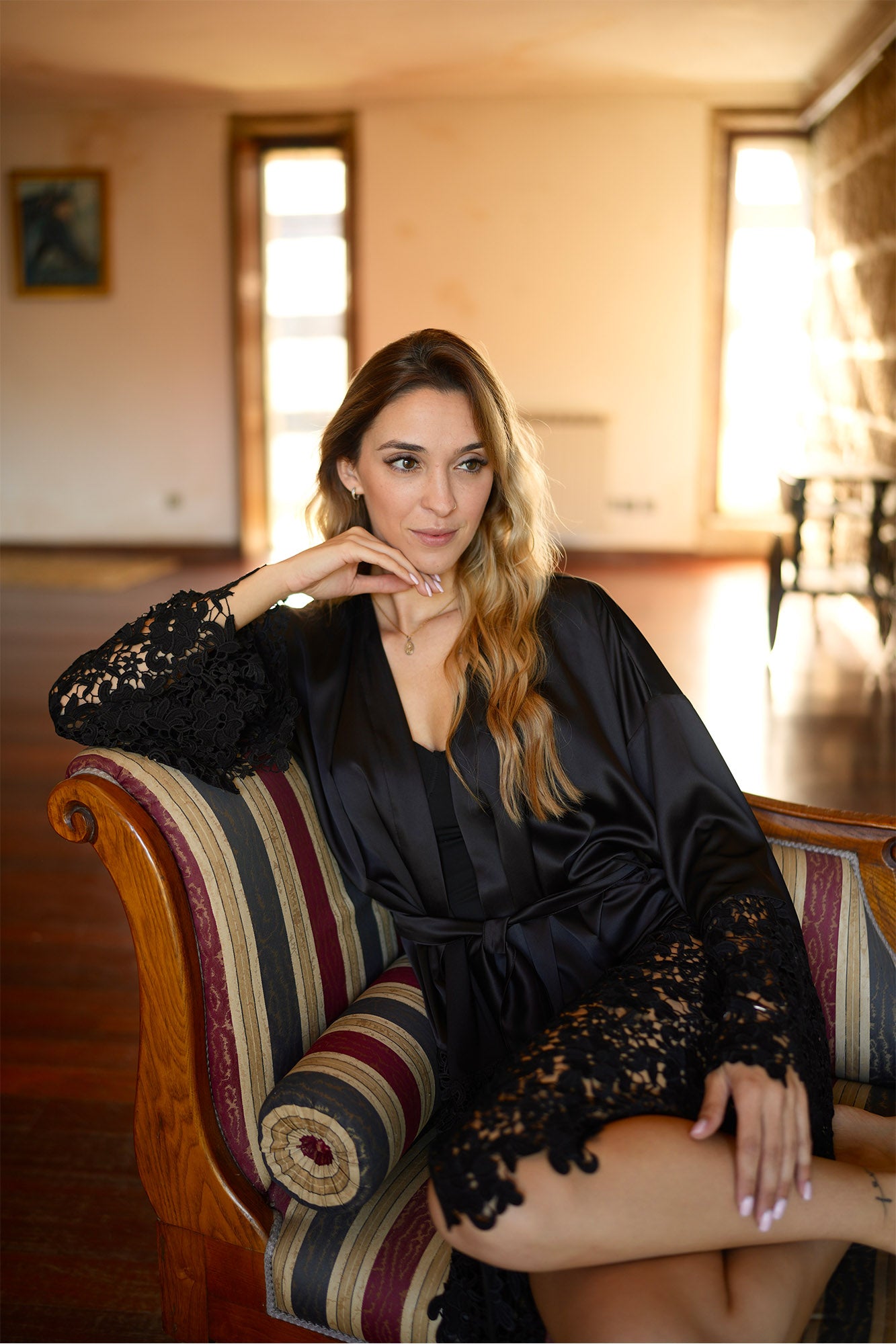 Quimono Seda Preta com Renda