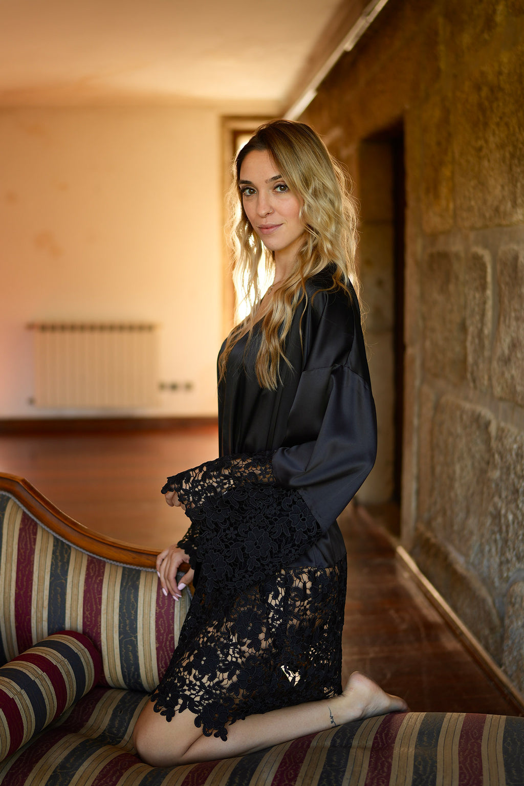 Quimono Seda Preta com Renda