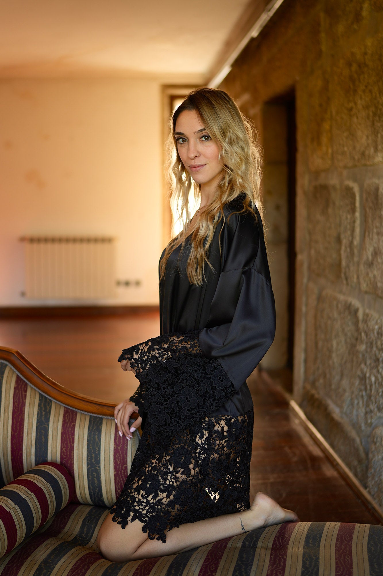 Quimono Seda Preta com Renda