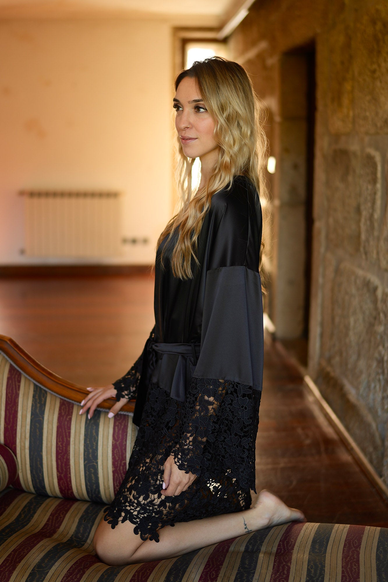 Quimono Seda Preta com Renda