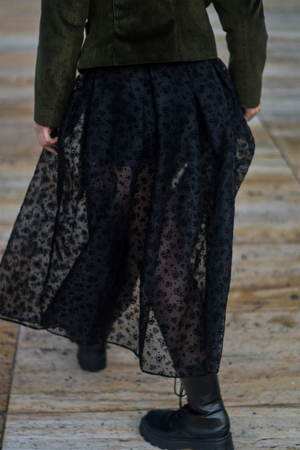 Saia Midi de Tule Bordado Preto Limited Edition