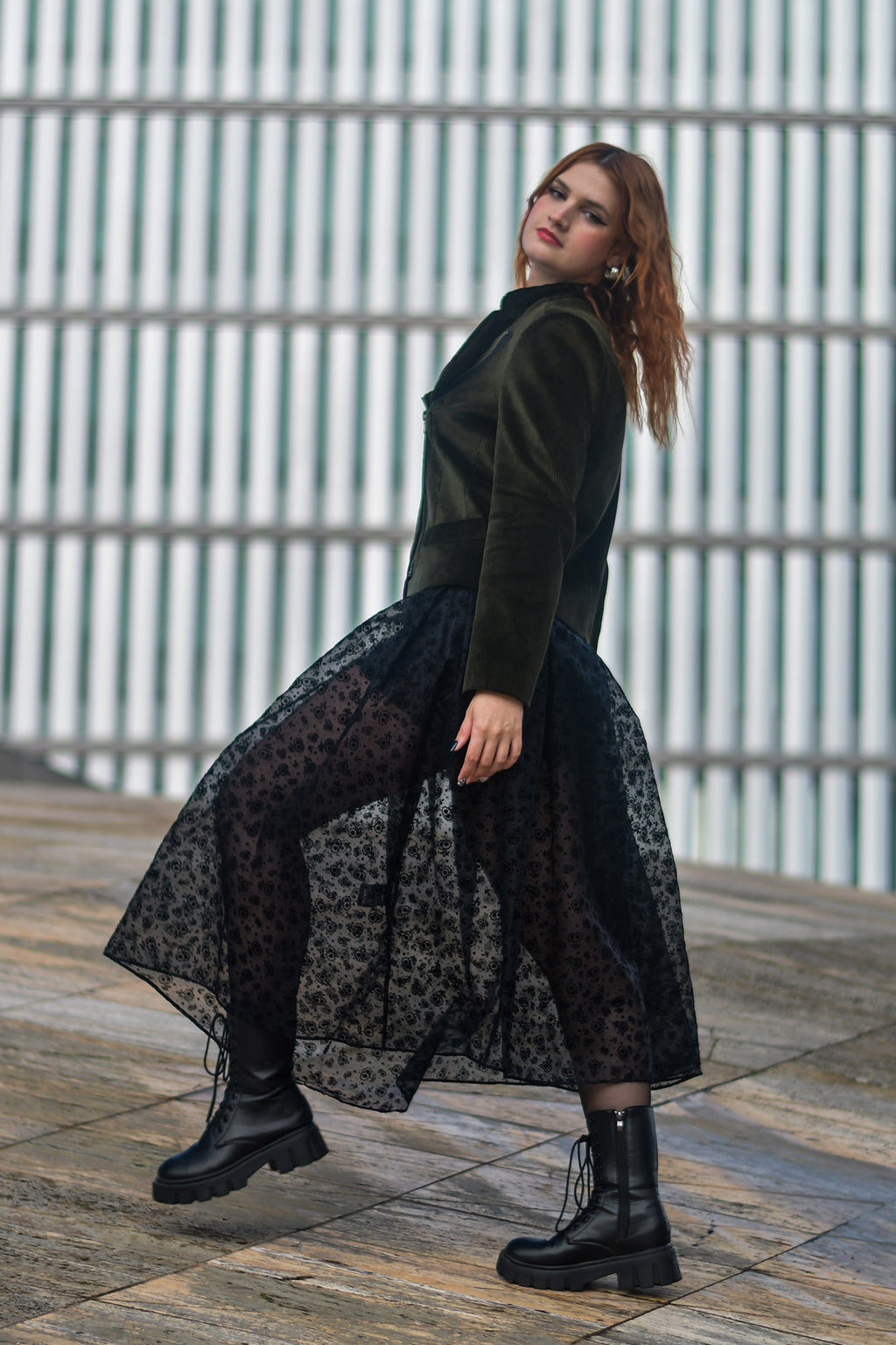 Saia Midi de Tule Bordado Preto Limited Edition